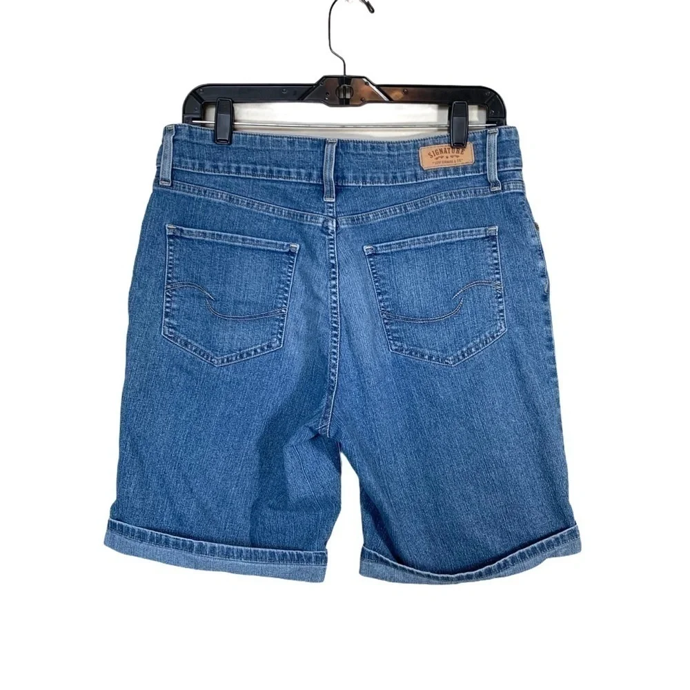 Levi's Signature Medium Wash Blue Jean Shorts Size 30